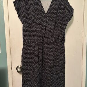 Denver Hayes Black & White Printed V-Neck Dress Size XL